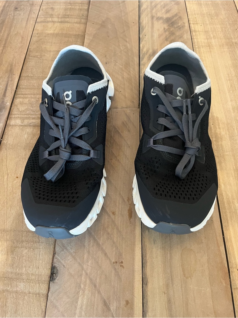 On Cloud 5 Coast Black Shadow Running Athletic Shoes Women’s Size 8.5